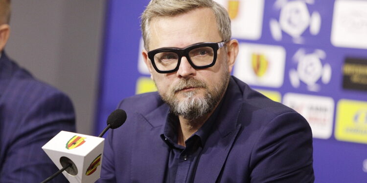 01.10.2025. Kielce. Konferencja Korony Kielce. Na zdjęciu: Leszek Czarny - prezes Korony Kielce / Fot. Jarosław Kubalski - Radio Kielce