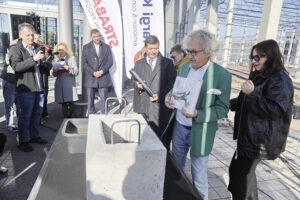 03.10.2025. Kielce. Wkopanie kamienia węgielnego pod budowę hali wystawienniczej w Targach Kielce / Fot. Jarosław Kubalski - Radio Kielce