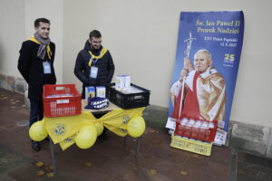 Kremówka za pomoc materialną dla młodzieży - Radio Kielce