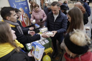 Kremówka za pomoc materialną dla młodzieży