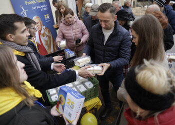Kremówka za pomoc materialną dla młodzieży