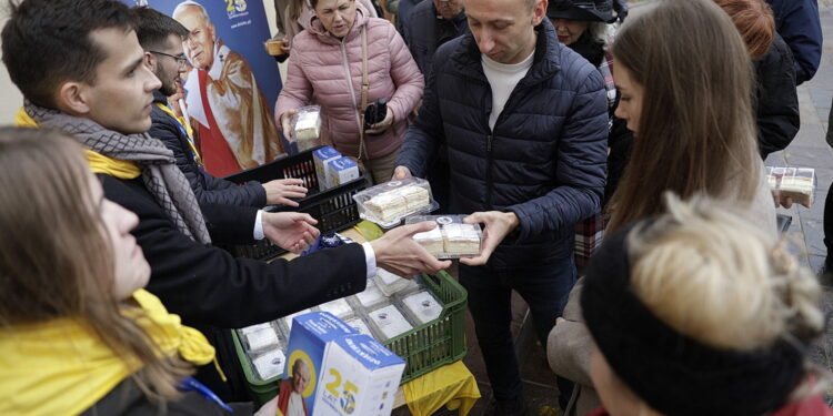 Kremówka za pomoc materialną dla młodzieży