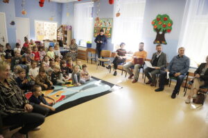 15.10.2025. Kielce. Akcja „Z siedmiu stron świata - bajkowa Islandia" / Fot. Jarosław Kubalski - Radio Kielce