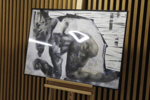 16.10.2025. Kielce. Galeria Sztuki „Okrąglak”. Wystawa „Powracające obrazy” prezentująca prace Sylwii Caban / Fot. Jarosław Kubalski - Radio Kielce