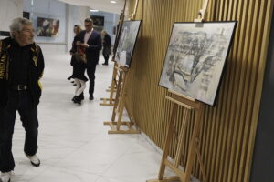 16.10.2025. Kielce. Galeria Sztuki „Okrąglak”. Wystawa „Powracające obrazy” prezentująca prace Sylwii Caban / Fot. Jarosław Kubalski - Radio Kielce