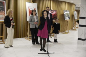 16.10.2025. Kielce. Galeria Sztuki „Okrąglak”. Wystawa „Powracające obrazy” prezentująca prace Sylwii Caban / Fot. Jarosław Kubalski - Radio Kielce