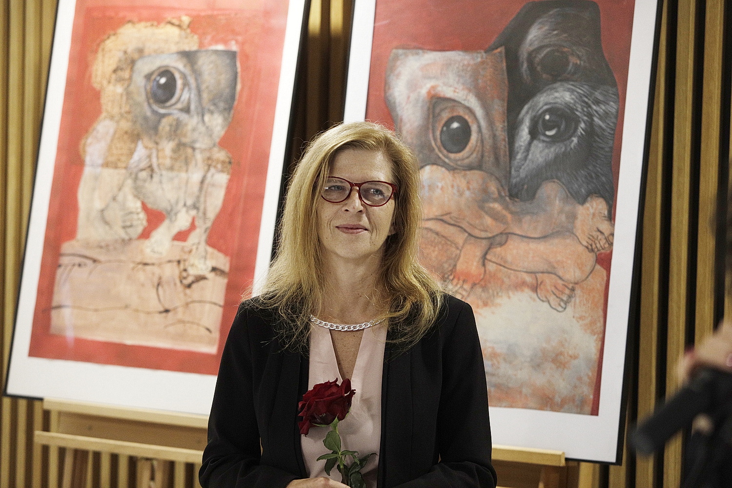 „Powracające obrazy” w galerii „Okrąglak” - Radio Kielce 16.10.2025. Kielce. Galeria Sztuki „Okrąglak”. Wystawa „Powracające obrazy” prezentująca prace Sylwii Caban / Fot. Jarosław Kubalski - Radio Kielce