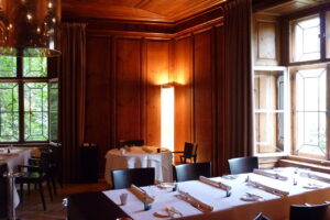 Muzyczne podróże przez świat. W restauracji Schloss Schauenstein Andreasa Caminady w Szwajcarii, z trzema gwiazdkami Michelin / Fot. Wikipedia