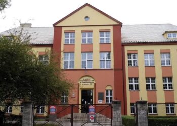 Skarżysko Kamienna. II Liceum Ogólnokształcące im. Adama Mickiewicza / Fot. Facebook / II LO