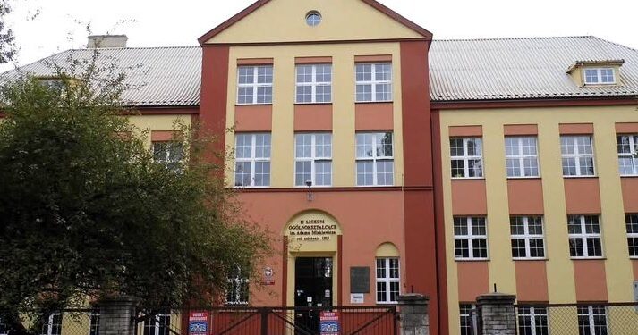 Skarżysko Kamienna. II Liceum Ogólnokształcące im. Adama Mickiewicza / Fot. Facebook / II LO