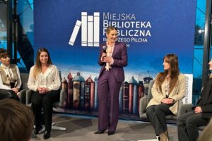 Pierwsza Dama spotkała się z kieleckimi mamami - Radio Kielce 30.10.2025. Kielce.„Poczytalnia na dVoRcu”. Spotkanie z Pierwszą Damą - Martą Nawrocką / Fot. Daniel Czwartosz - Radio Kielce