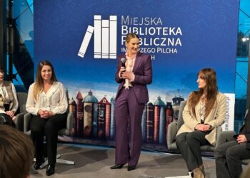 30.10.2025. Kielce.„Poczytalnia na dVoRcu”. Spotkanie z Pierwszą Damą - Martą Nawrocką / Fot. Daniel Czwartosz - Radio Kielce