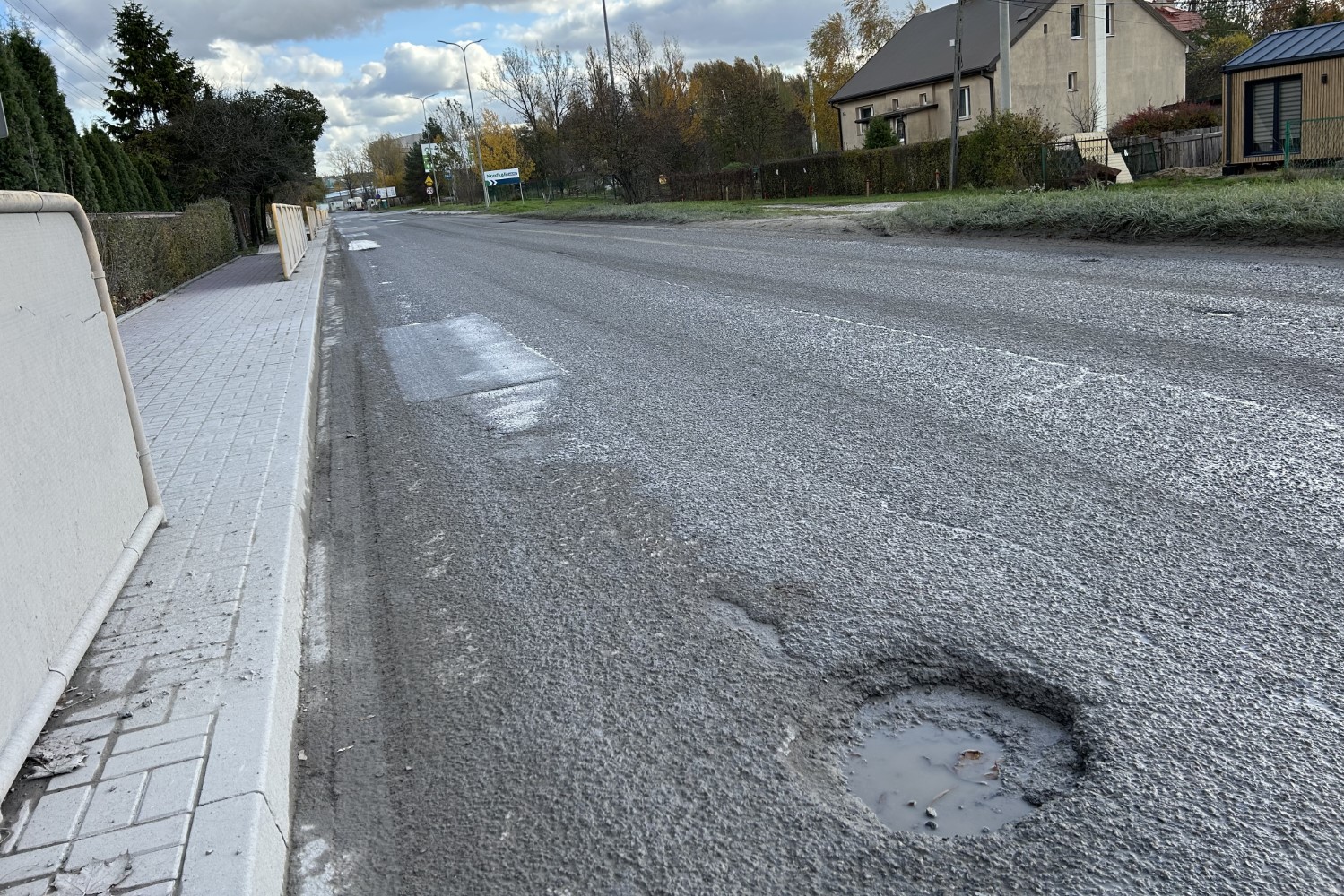 Ważna droga w Nowinach doczeka się przebudowy?
