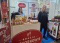 Jest moda na naturalne żury, barszcze i zakwasy - Radio Kielce Stoisko Manufaktura Żuru i Barszczu na targach w Kielcach / Fot. Marzena Smoręda - Radio Kielce