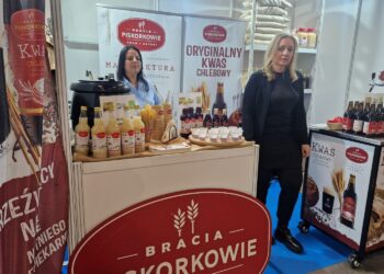Jest moda na naturalne żury, barszcze i zakwasy - Radio Kielce Stoisko Manufaktura Żuru i Barszczu na targach w Kielcach / Fot. Marzena Smoręda - Radio Kielce