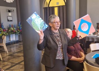 Lucyna Kozłowska i jej wycinanki / Fot. Marzena Smoręda - Radio Kielce