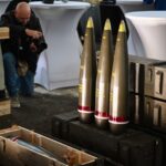 29.10.2025. Kraśnik. Uroczystość wmurowania kamienia węgielnego pod budowę nowej fabryki korpusów amunicji artyleryjskiej 155 mm / Fot. PAP/Wojtek Jargiło