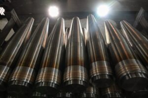 MESKO będzie produkowało więcej korpusów amunicji artyleryjskiej - Radio Kielce 29.10.2025. Kraśnik. Uroczystość wmurowania kamienia węgielnego pod budowę nowej fabryki korpusów amunicji artyleryjskiej 155 mm / Fot. PAP/Wojtek Jargiło