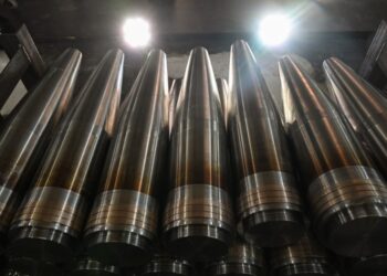 MESKO będzie produkowało więcej korpusów amunicji artyleryjskiej - Radio Kielce 29.10.2025. Kraśnik. Uroczystość wmurowania kamienia węgielnego pod budowę nowej fabryki korpusów amunicji artyleryjskiej 155 mm / Fot. PAP/Wojtek Jargiło