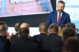 MESKO będzie produkowało więcej korpusów amunicji artyleryjskiej - Radio Kielce 29.10.2025. Kraśnik. Uroczystość wmurowania kamienia węgielnego pod budowę nowej fabryki korpusów amunicji artyleryjskiej 155 mm / Fot. PAP/Wojtek Jargiło