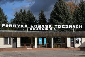 MESKO będzie produkowało więcej korpusów amunicji artyleryjskiej - Radio Kielce 29.10.2025. Kraśnik. Uroczystość wmurowania kamienia węgielnego pod budowę nowej fabryki korpusów amunicji artyleryjskiej 155 mm / Fot. PAP/Wojtek Jargiło