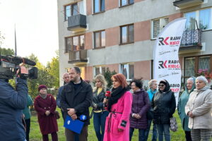 Ożarów. Interwencja na Osiedlu Wzgórze - Radio Kielce