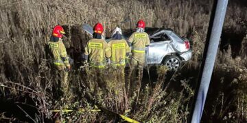 26.10.2025. Skarbka, w gminie Bałtów. Dachowanie samochodu / Fot. Ratownictwo Powiatu Ostrowieckiego