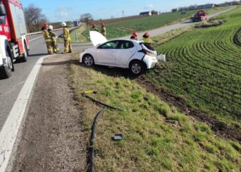 Zderzenie dwóch samochodów. Jedna osoba ranna - Radio Kielce Fot. policja
