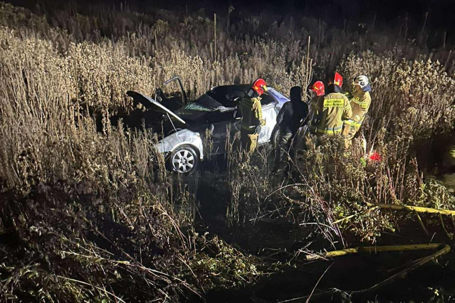 Samochód dachował, kierowca bez uprawnień
