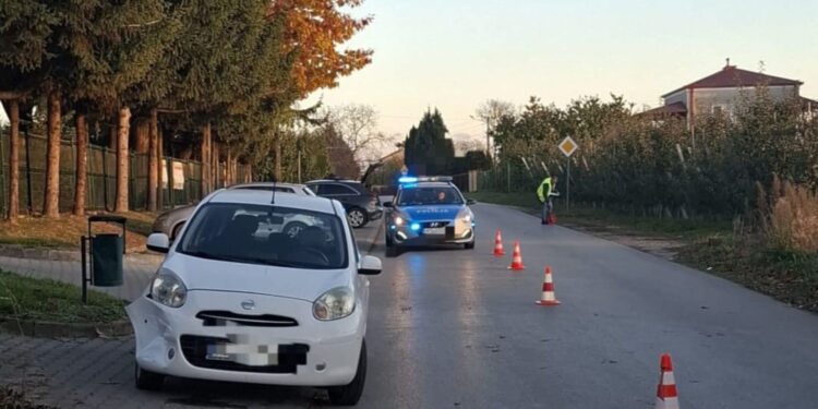 Zderzenie dwóch aut w Obrazowie. 55-latka z obrażeniami trafiła do szpitala