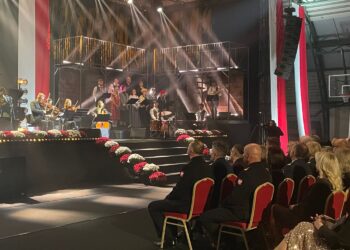 11.11.2025. Staszów. Koncert „Filmowa Niepodległa" / Fot. Grażyna Szlęzak-Wójcik - Radio Kielce