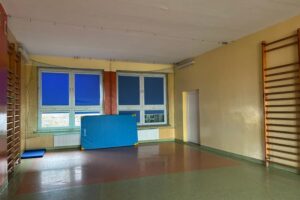 Podkielecka gmina stawia na sport. Dzieci będą ćwiczyć w nowoczesnych halach - Radio Kielce Hala sportowa przy szkole w Chełmcach / Fot. Marcin Marszałek - Radio Kielce