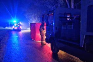 Ciężarówka najechała na mężczyznę, który leżał na pasie ruchu - Radio Kielce Ciężarówka najechała na mężczyznę, który leżał na pasie ruchu