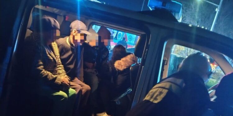 Znaleźli schronienie w radiowozie - Radio Kielce Fot. KPP Opatów