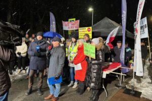 INTERWENCJA. Mieszkańcy protestują przeciwko rozbudowie drogi krajowej - Radio Kielce 26.11.2025. Jaronowice. Program Interwencja / Fot. Wojciech Bolewski - Radio Kielce