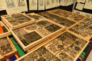 29.11.2025. Końskie. SOWA - KCK. Wystawa „Ziemia Króla 1025-1925-2025- 1000 lat korony polskiej, 100 lat od odkrycia cmentarzyska z XI wieku w Końskich” / Fot. Magdalena Galas-Klusek - Radio Kielce