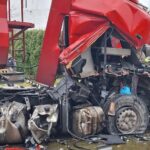 Zderzenie ze śmieciarką. Kierowca zakleszczony w szoferce - Radio Kielce 01.12.2025. Końskie. Wypadek / źródło: policja