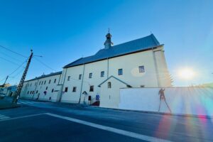 Klasztor w sercu miasta zyskał drugie życie - Radio Kielce Chęciny. Klasztor Sióstr Bernardynek / Fot. Urząd Miasta i Gminy Chęciny