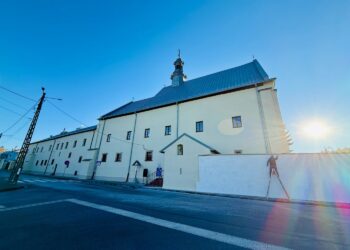 Klasztor w sercu miasta zyskał drugie życie - Radio Kielce Chęciny. Klasztor Sióstr Bernardynek / Fot. Urząd Miasta i Gminy Chęciny