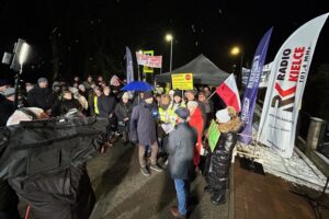 INTERWENCJA. Mieszkańcy protestują przeciwko rozbudowie drogi krajowej - Radio Kielce 26.11.2025. Jaronowice. Program Interwencja / Fot. Wojciech Bolewski - Radio Kielce