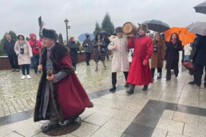 Święto Młodego Wina przyciągnęło turystów do Sandomierza - Radio Kielce 15.11.2025. Sandomierz. Święto Młodego Wina / Fot. Grażyna Szlęzak-Wójcik - Radio Kielce