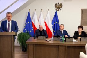 Maria Mączyńska – wybitna łuczniczka, olimpijka oraz wielokrotna mistrzyni Polski, Europy i świata – została uhonorowana tytułem Honorowego Obywatela Opatowca / Fot. Burmistrz UMIG Opatowiec