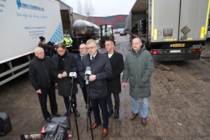 Stąporków. Wywóz niebezpiecznych odpadów/ Fot. Paweł Kubiak, konecki.powiat.pl