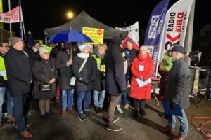 INTERWENCJA. Mieszkańcy protestują przeciwko rozbudowie drogi krajowej - Radio Kielce 26.11.2025. Jaronowice. Program Interwencja / Fot. Wojciech Bolewski - Radio Kielce