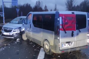 Czołowe zderzenie w Ćmińsku - Radio Kielce 17.11.2025. Ćmińsk. Wypadek / Fot. policja