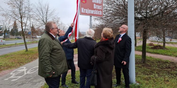 Skarżysko-Kamienna. Nadanie imienia Braci Krajewskich skwerowi przy ul. Legionów i Al. Jana Pawła II / Fot. Anna Głąb - Radio Kielce