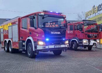 Pożar w markecie. Strażacy szukają źródła ognia