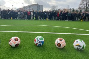 12.11.2025. Sandomierz. Otwarcie boiska wielofunkcyjnego przy Zespole Szkół Technicznych i Ogólnokształcących / Fot. Grażyna Szlęzak-Wójcik - Radio Kielce