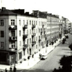 Kielce. Ulica Paderewskiego. Lata 1960-1969. Kamienica przy ul. Paderewskiego 15, na rogu z ulicą Złotej / źródło: facebook.com/kieleckieinwestycje