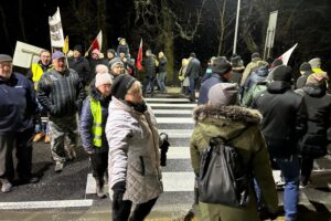 INTERWENCJA. Mieszkańcy protestują przeciwko rozbudowie drogi krajowej - Radio Kielce 26.11.2025. Jaronowice. Program Interwencja / Fot. Wojciech Bolewski - Radio Kielce